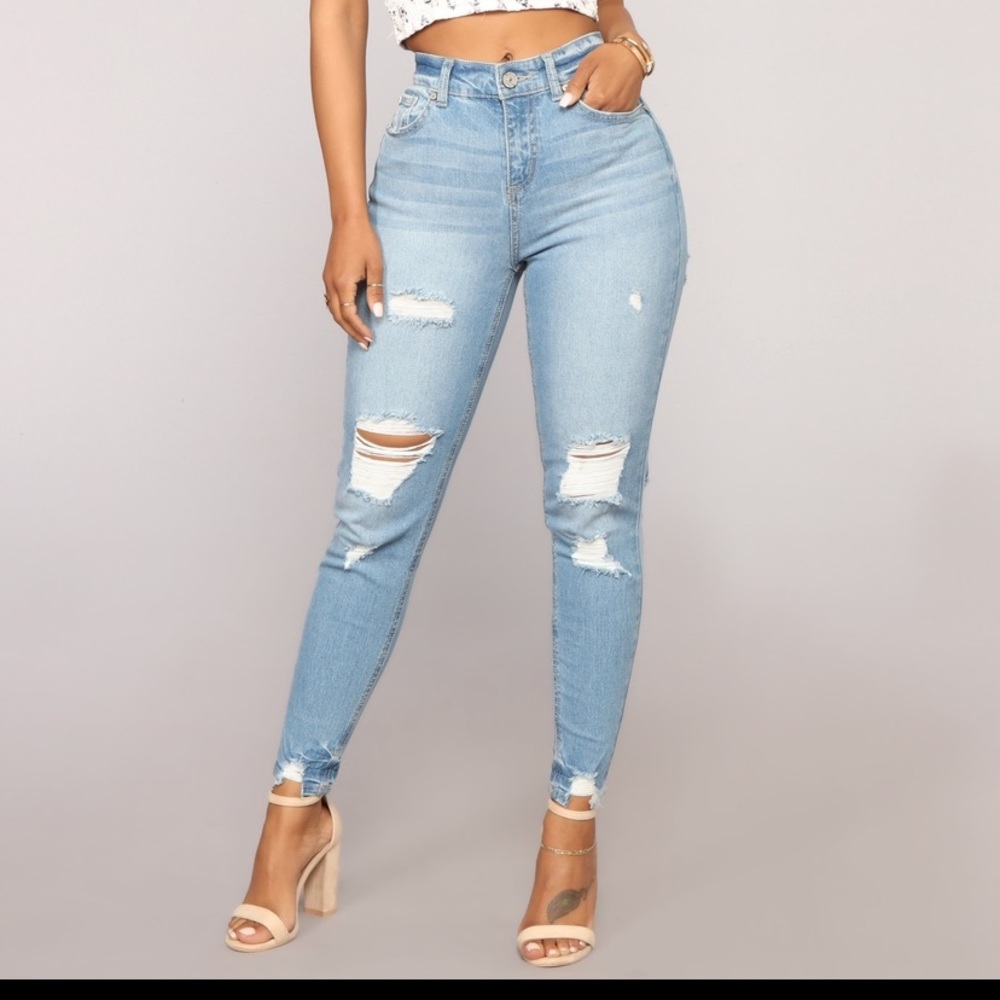 FASHION NOVA HIGH RISE JEANS